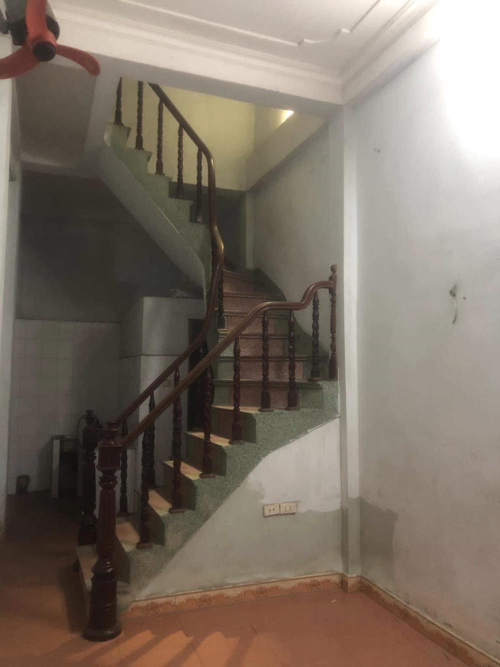Cho thuê nhà ngõ ô tô Khương Đình, 35m2, 3 tầng, 4 ngủ, 10.5 Triệu - Làm VP c.ty, KD onl, ở...2437556