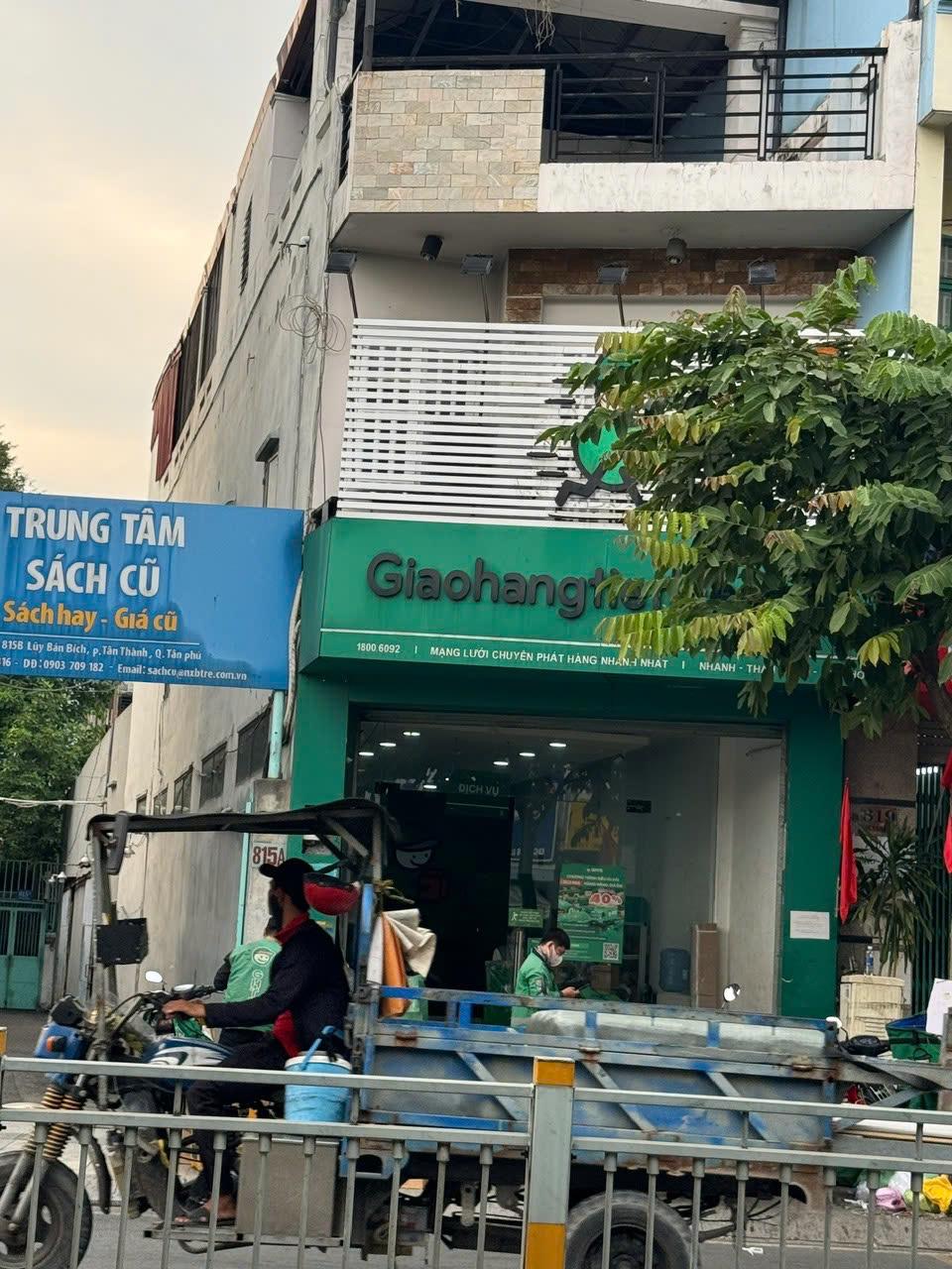 Chính chủ cần Cho Thuê Nhà Góc 2 Mặt Tiền Lũy Bán Bích, Quận Tân Phú2390952