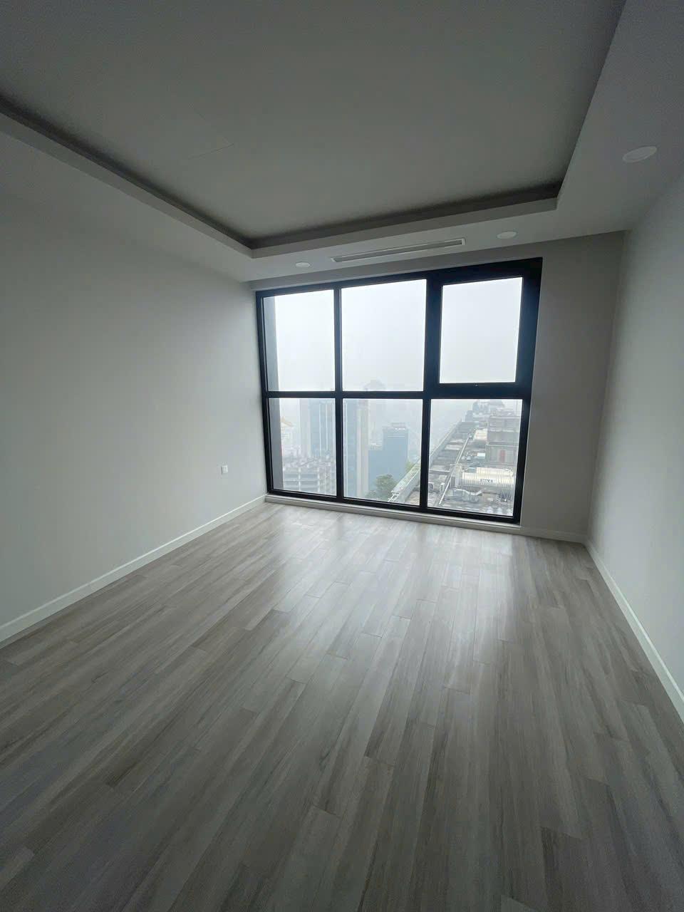 Cho thuê căn hộ cao cấp BRG Lê Văn Lương, 155m2, 4 ngủ, 3 WC ở gia đình, vào được ngay2596465