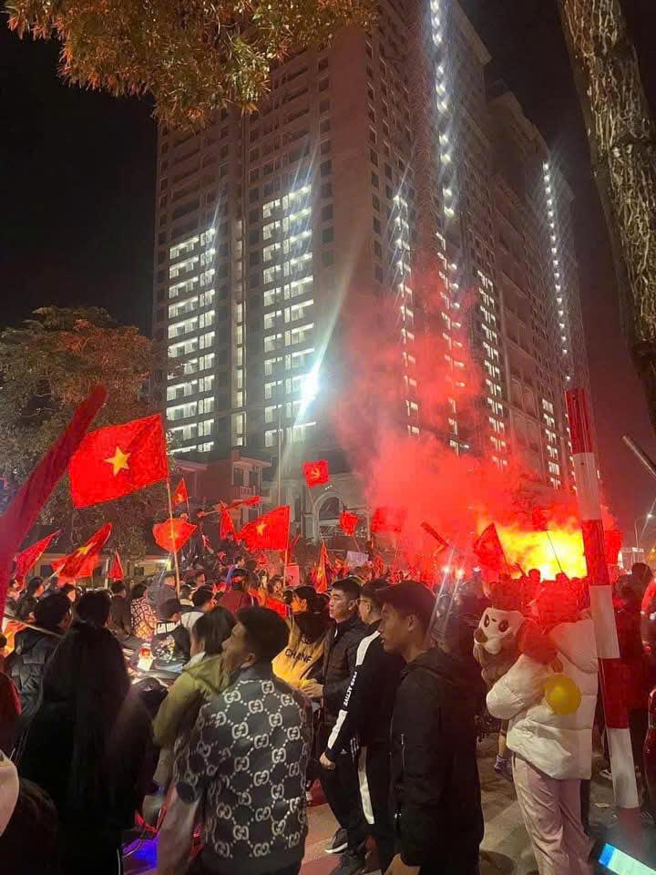 💥 Chung cư cao cấp Eden Garden-Lê Lợi-TP Thái Bình. 💥
🌻 🏵️Quỹ căn #1PN, #2PN, #3PN với DT từ 59m2 đến 102m2
💥 Zá F0 từ CĐT, sổ hồng lâu dài vĩnh viễn
🌻 Bàn giao 70% thiết bị nội thất hiện đại : cửa chống cháy, chuông hình, điều hoà nóng lạnh, full tủ bếp, thiết bị bếp và nhà vệ sinh. 🌻Hệ thống phòng cháy chữa cháy, khoá tầng tự động
🌻Vị trí độc tôn trong lòng thành phố.
🌻Khẳng định vị thế chủ nhân, môi trường sống của giới thượng lưu.
🌻Tiện ích : Quảng trường nhạc nước, bể bơi 4 mùa, phòng tập gym, spa, nhà hàng, nhà trẻ quốc tế,TTTM, vườn thượng uyển tầng 25,....
☎ LH :08475838992405315