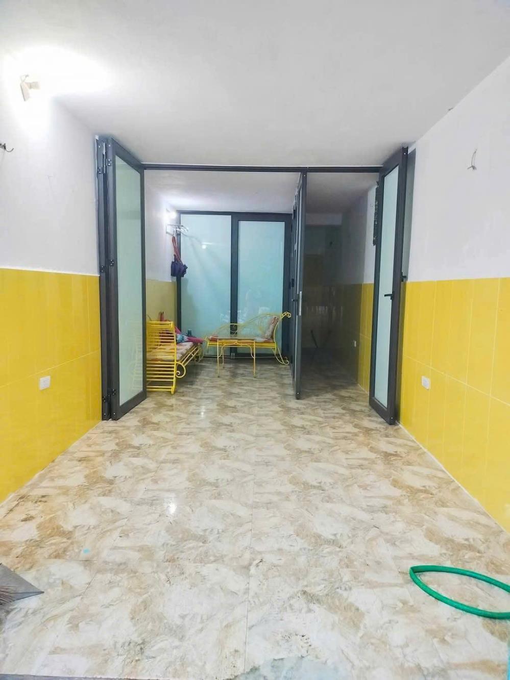 Cho thuê nhà ngõ 99 Phố Định Công Hạ, 35m2, 3 tầng, 3 ngủ, 2 vệ sinh, 8 Triệu2426632