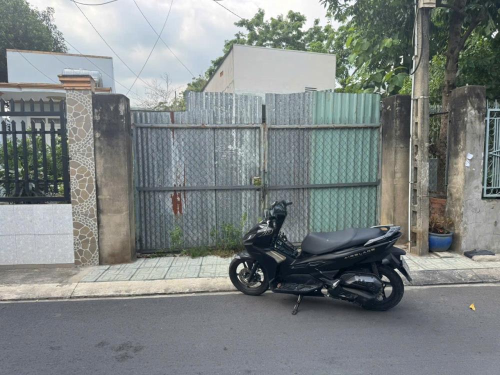 Bán lô đất đẹp, giá siêu rẻ, 5m x 60m, đường nhựa 6m chỉ 4,2 tỷ2622921