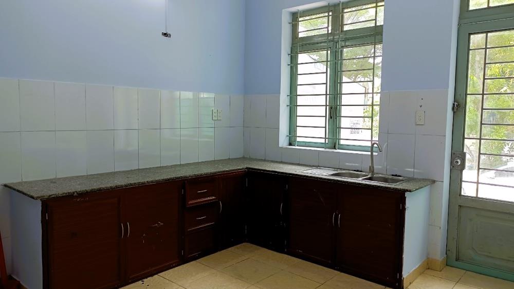 Cho thuê nhà 1T2LST 4pn 300m2 mặt tiền đường Phạm Văn Đồng Linh Đông1714276