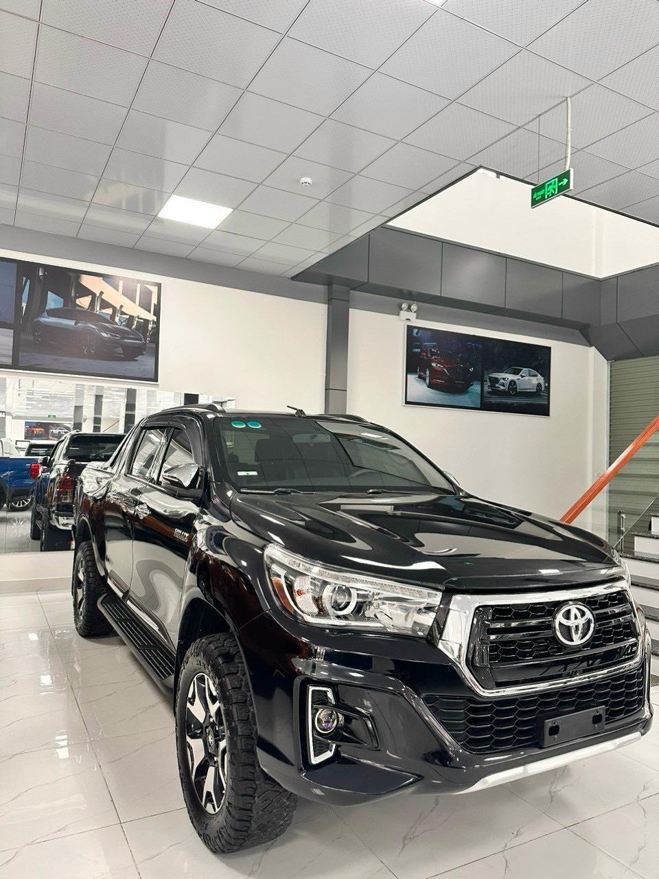 Hàng Mới Về Đây Ae ơi - Toyota Hilux SX 2018 Bản G Std 2 Cầu Máy Dầu1591670