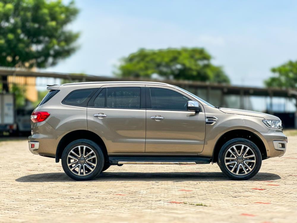 Ford Everest Titanium 2.0L 4X4 sx 2019 1 chủ từ đầu chạy quanh phố 6 vạn8km cực cọp xe đã check test đầy đủ chứng chỉ việc chén1788336