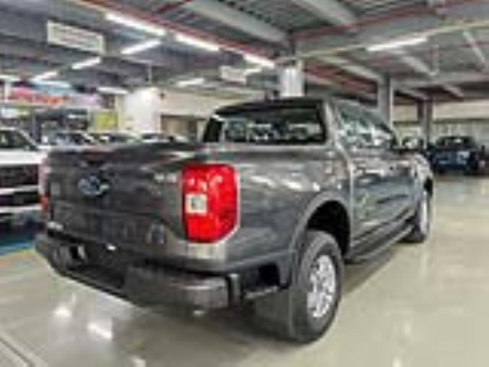 Ford Ranger XLS AT 4x2 xe sẵn giao ngay1109482