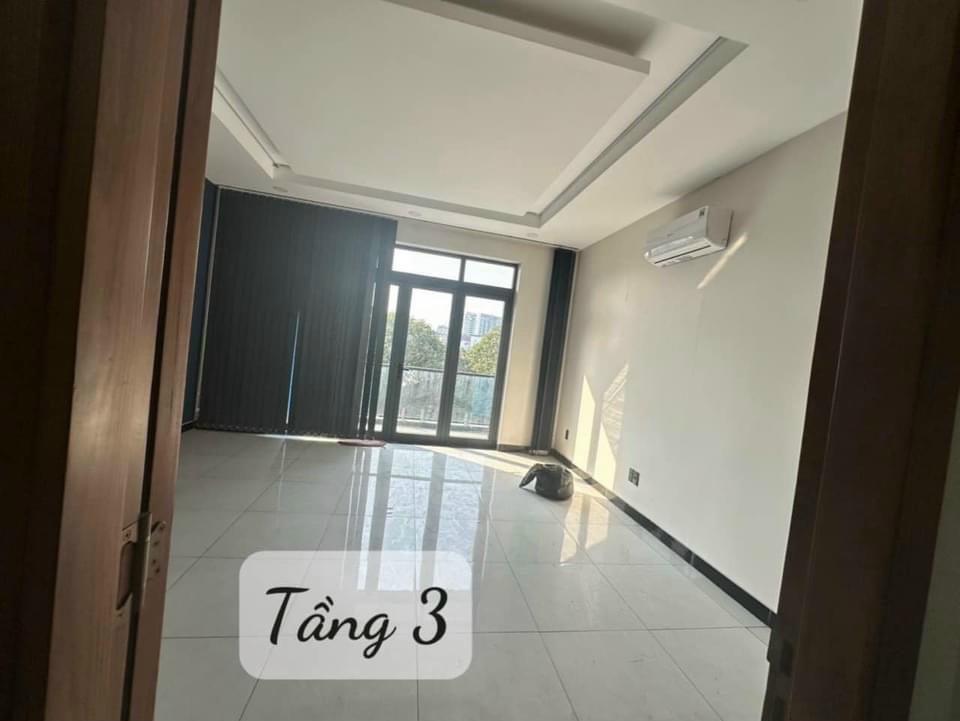 Cho thuê mặt bằng trung tâm tp Thủ Dầu Một, BD.Diện tích 11x17m. 950m sàn. 
Có thang máy.💰Giá thuê 80tr/th. Cọc 2th1414367