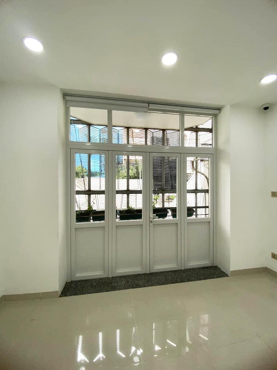 Cho Thuê Nhà Mặt Tiền Đẹp - Quận 3 - Vị Trí Đắc Địa, DT: 180 m2, 5 tầng, chỉ với 135 triệu.624907