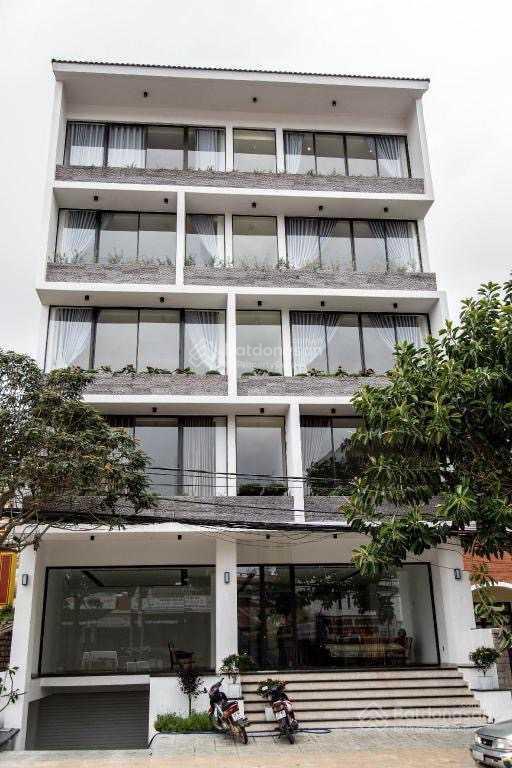 Cho thuê khách sạn mặt tiền đường Phan Đình Phùng, tọa lạc độc lập, 04 mặt thoáng đãng không tiếp giáp bất cứ công trình khác.566189