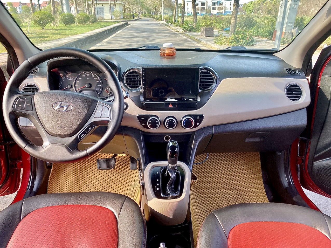 Cần bán Hyundai i10 10l năm 2015 màu đỏ xe nhập số tự động   Bantotcomvn