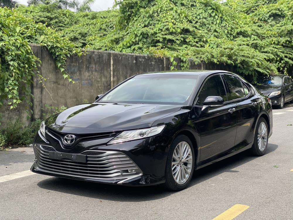 Chính chủ cần bán nhanh Toyota Camry 2.5Q 20211786459