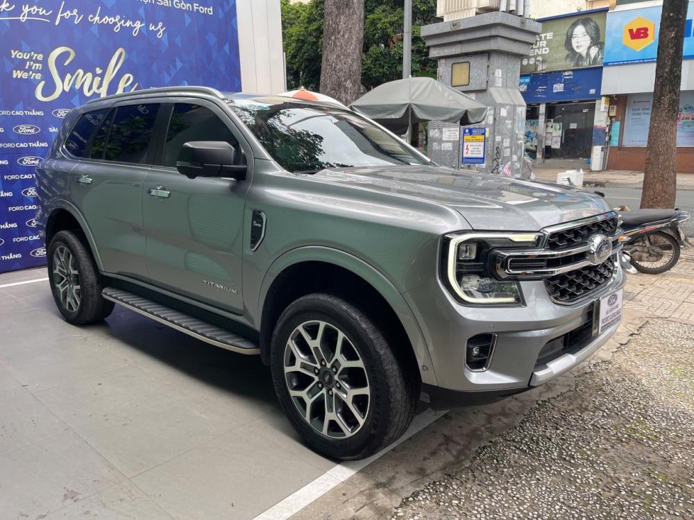 Chính chủ bán xe Ford Everest Titanium 4X4 sản xuất năm 20222010527