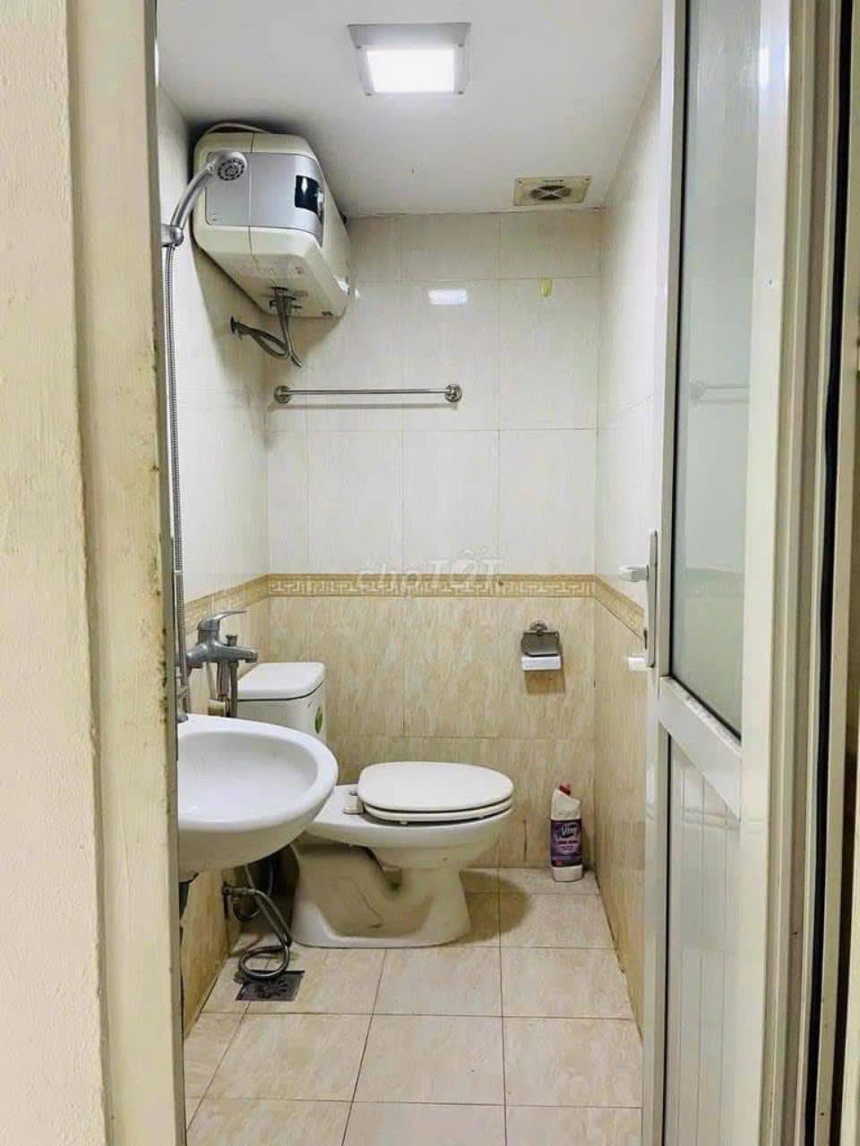 Cho thuê nhà nguyên căng ngõ 226 Lê Duẩn,  26m² x 5 tầng, 3 phòng ngủ, 3 WC, full nội thất, 10 triệu2023671