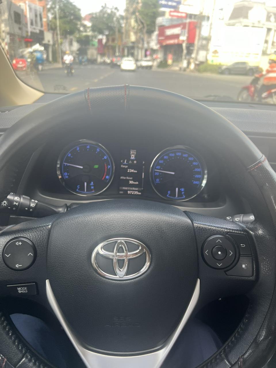 Cần bán nhanh Toyota Corolla Altis 2018 bản 1.8E số tự động1418350
