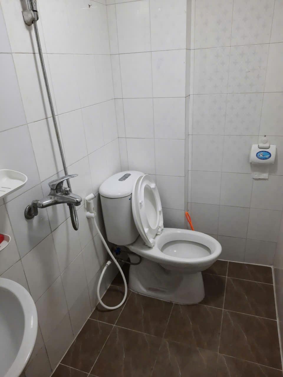 Cho thuê nhà Vũ Thạnh, Hào Nam, Đống Đa. DT 30m2, 4 tầng, 2 ngủ, 3 WC, 8.5 Triệu2003767