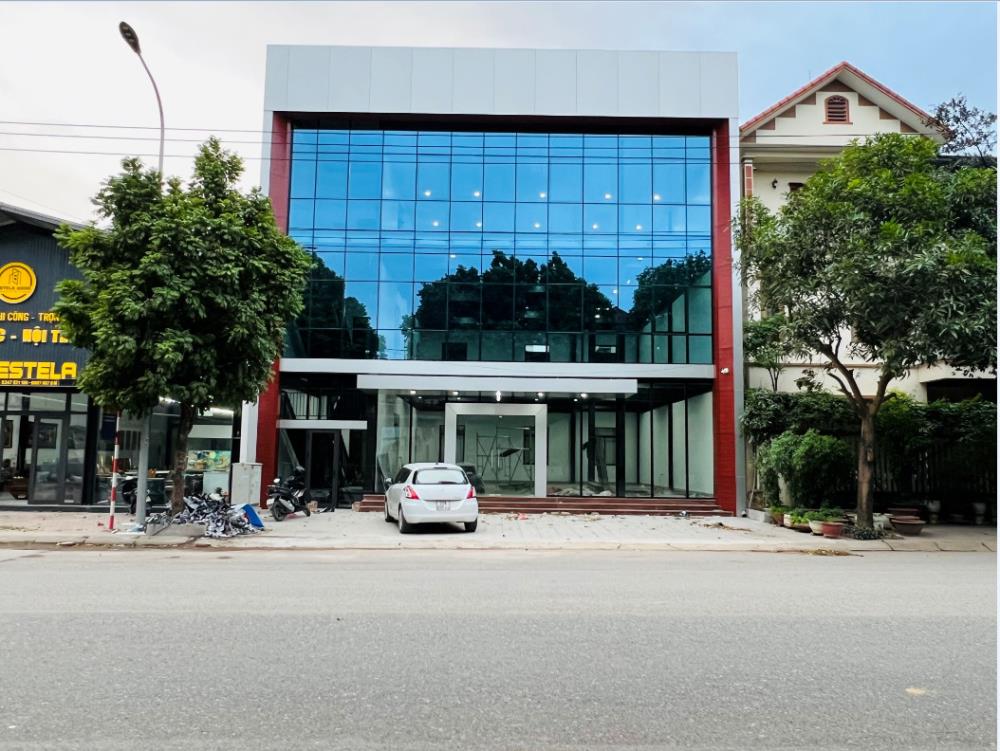 Tòa nhà 3 tầng mới xây theo kiến trúc hiện đại trên vị trí đắc địa tại tuyến đường huyết mạch thuộc phường Phan Đình Phùng TP Thái Nguyên.1057761