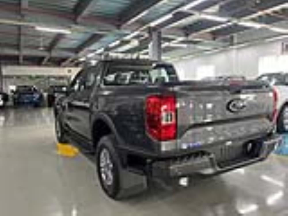 Ford Ranger XLS AT 4x2 xe sẵn giao ngay1109478