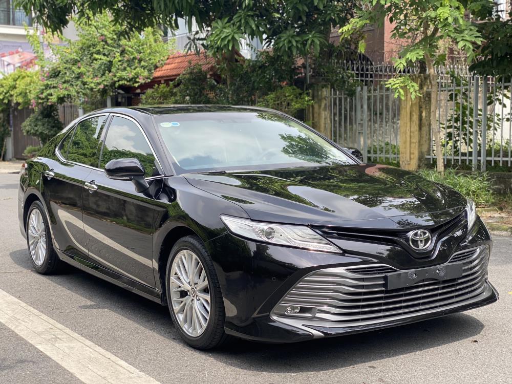 Chính chủ cần bán nhanh Toyota Camry 2.5Q 20211786460