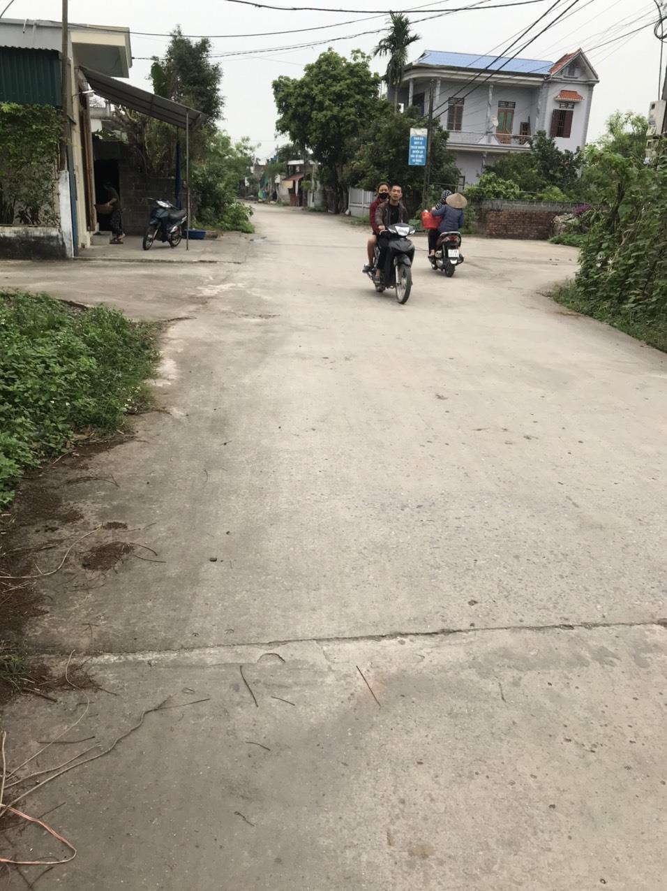 Chính chủ cần tiền bán cắt lỗ lô đất nằm trên trục đường xã Nam Thanh, Tiền Hải.1078264