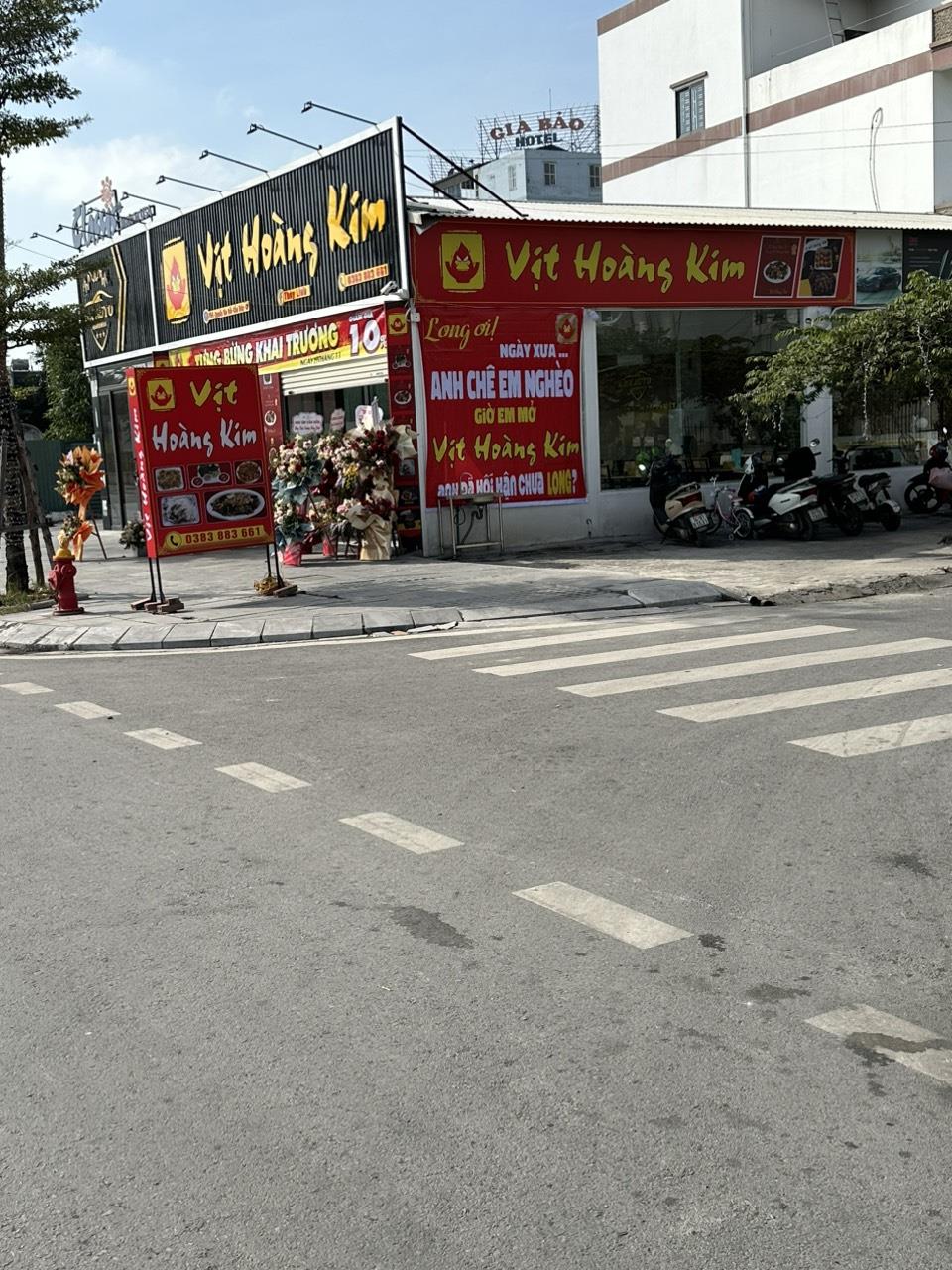 Chính chủ cần cho sang nhượng lại quán 2 mặt tiền view đẹp Tại 244 Nguyễn Văn Trỗi- phường Cẩm Thuỷ- Cẩm Phả1119444