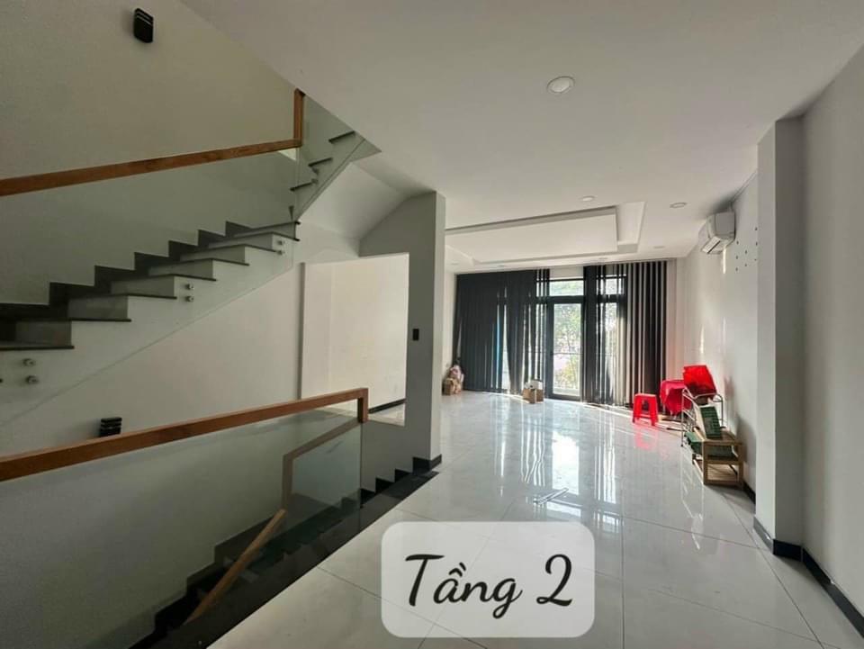 Cho thuê mặt bằng trung tâm tp Thủ Dầu Một, BD.Diện tích 11x17m. 950m sàn. 
Có thang máy.💰Giá thuê 80tr/th. Cọc 2th1414368