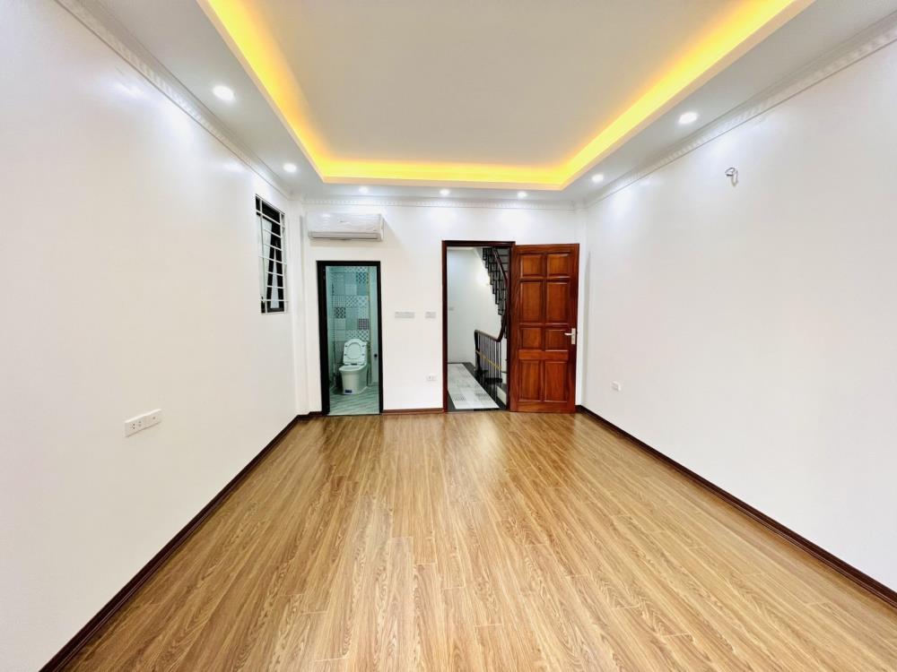 Cơ hội lớn : Bán nhà Trương Định , 56m2 , 5,2 tỷ , SỔ VUÔNG , vài bước ra đường lớn965057