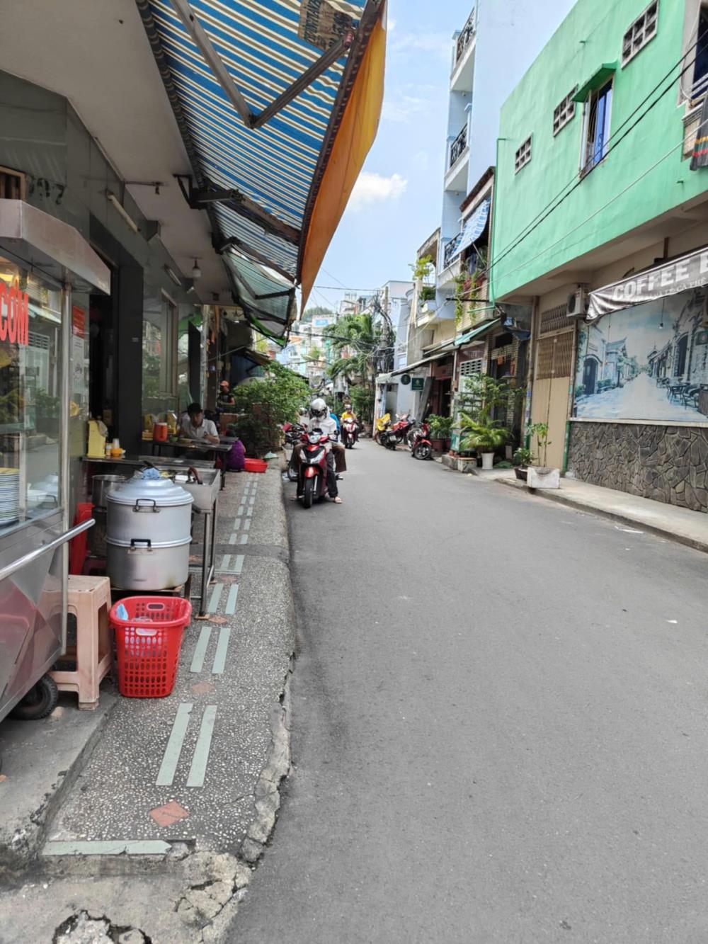 CẦN SANG NHƯỢNG QUÁN CƠM TRƯA  Vị Trí : 197 Hàn Hải Nguyên, P2, Q11, Hồ Chí Minh2038089