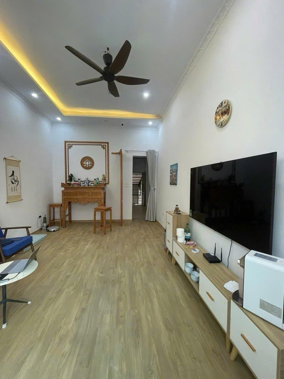 CHO THUÊ NHÀ NGUYÊN CĂN TAM TRINH (GẦN YÊN SỞ) 2 TẦNG, 90M2, 3 NGỦ + 1 MBKD, 12 TRIỆU2049836